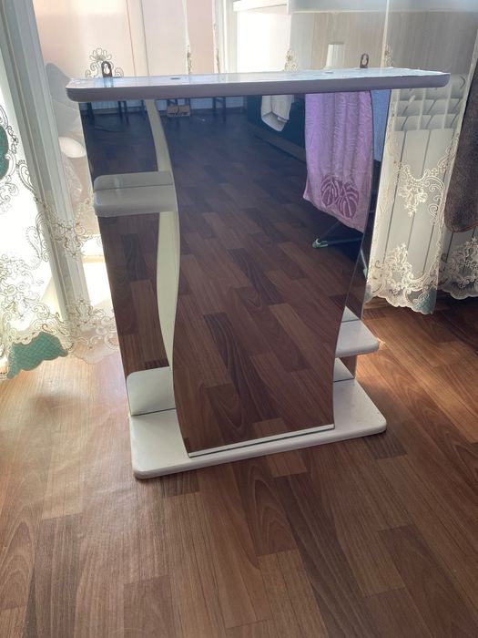 Продам шкаф навесной в ванную