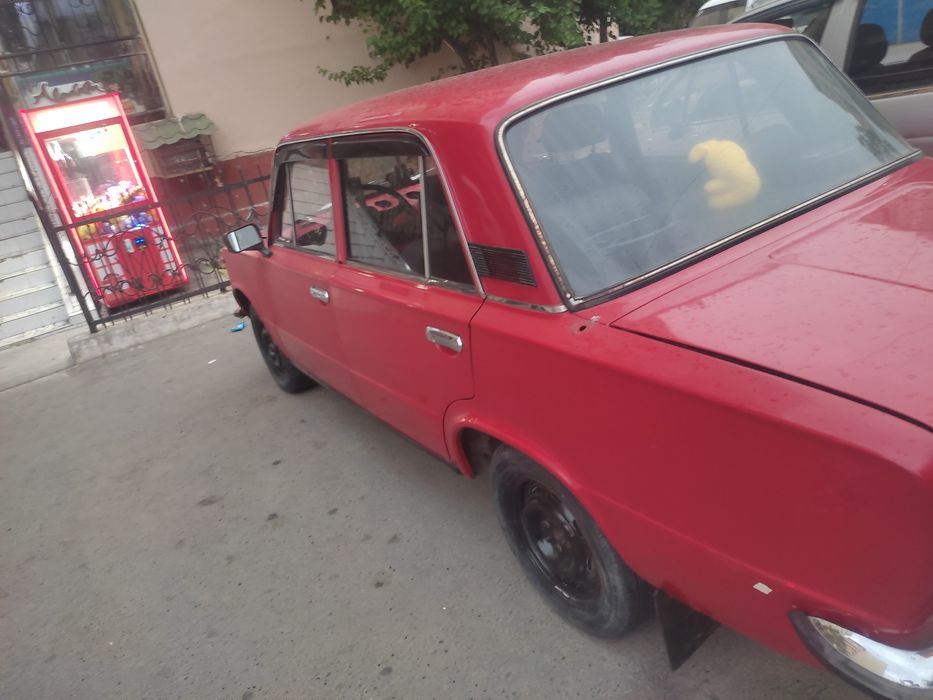 Продам машину Жигули 21011