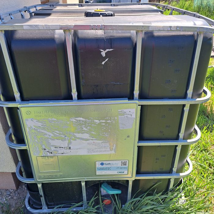 Vând cub pentru apă, lichide de 1.000 de litri