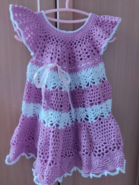 Платья и шапочки для девочек