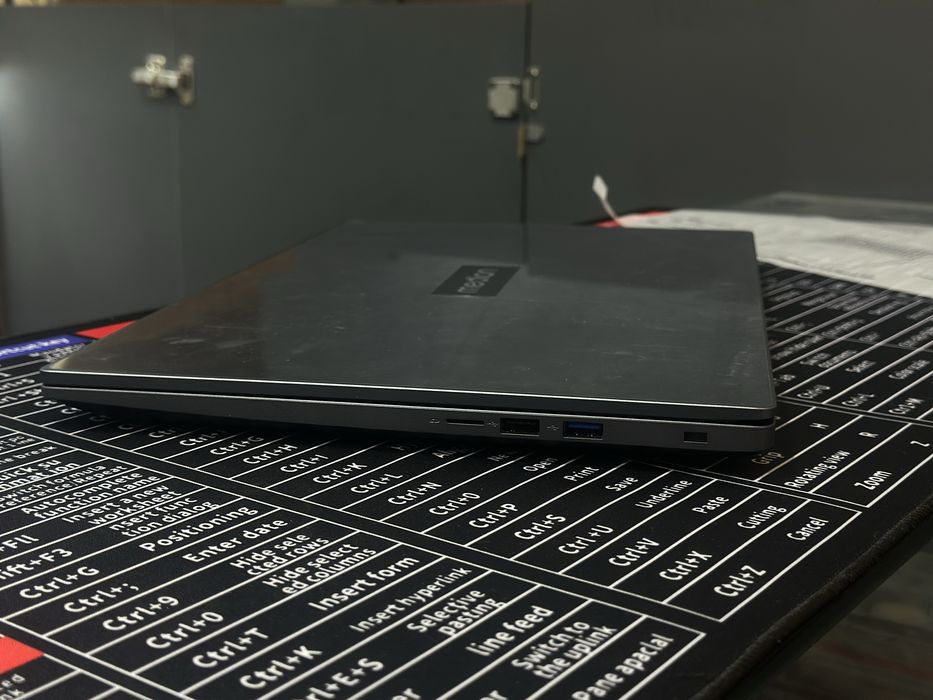 Офисный ноутбук Medion made in Germany AMD Ryzen 5-7430U 16/512GB