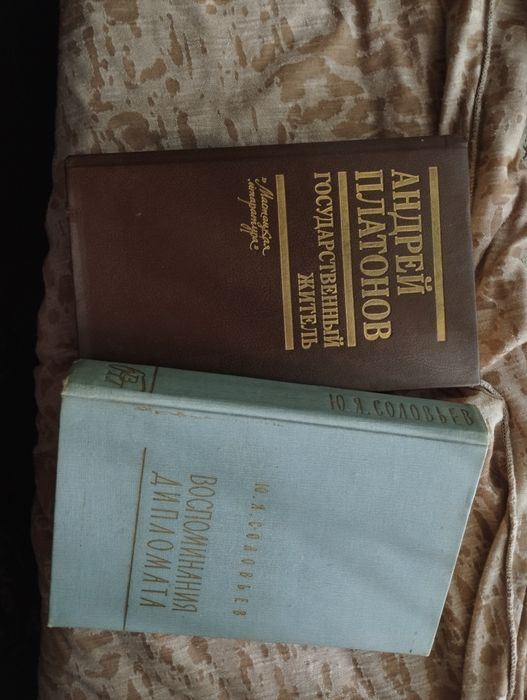 Книги военного времени по 15000 шт, при покупке всех - 120 000