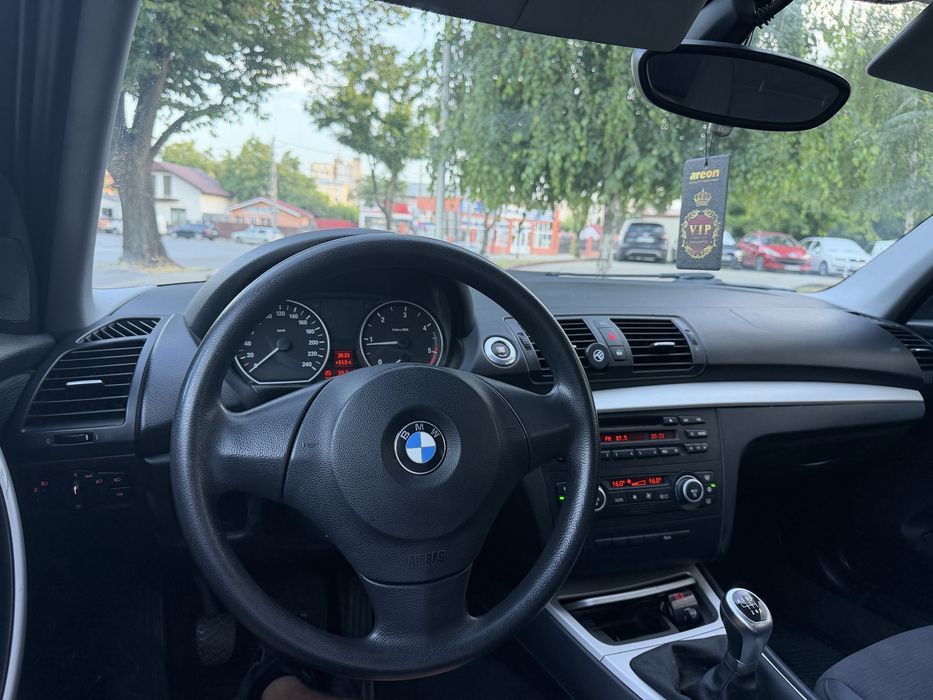BMW  118d an 2009