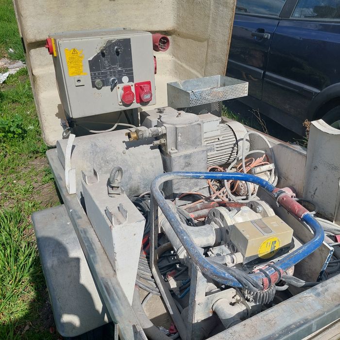 Продавам ремарке помпа за турбозолни мазилки замазки