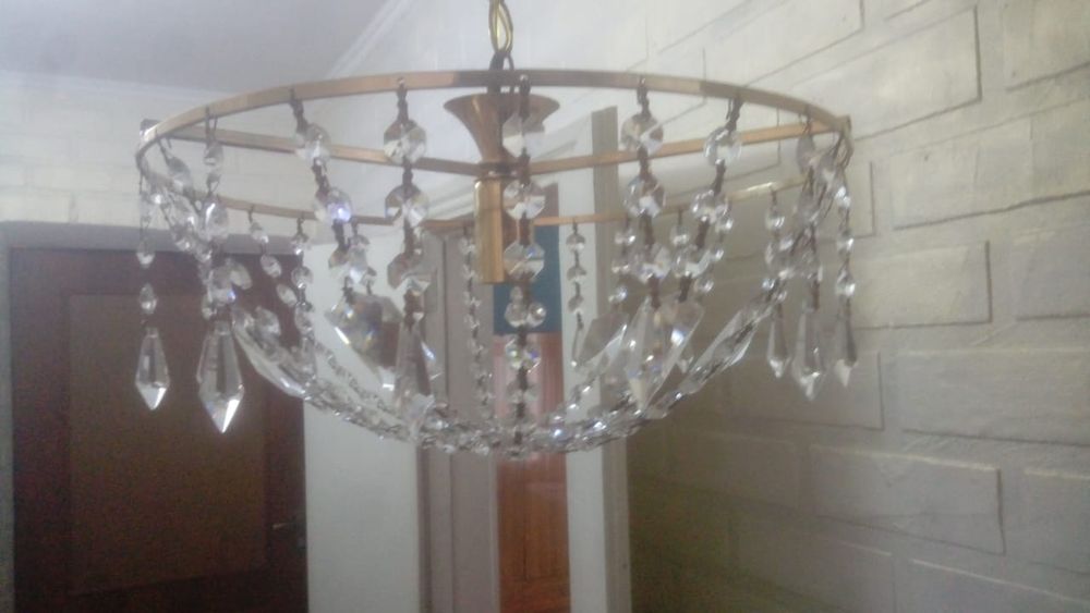 Срочно продам люстру