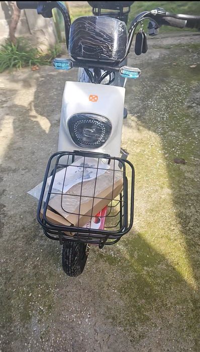 МОЩЕН електрически скутер 1500W до 50 км/ч