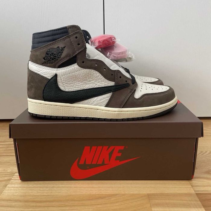 Travis Scott Jordan 1 Retro Cactus Jack Nike Adidasi