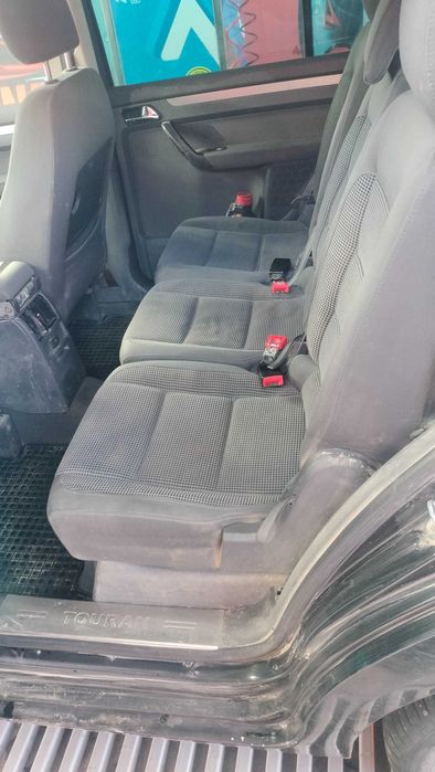 Vând Volkswagen Touran