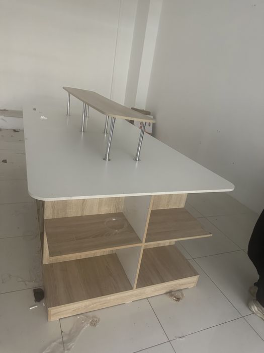 Стол большлй вместительный