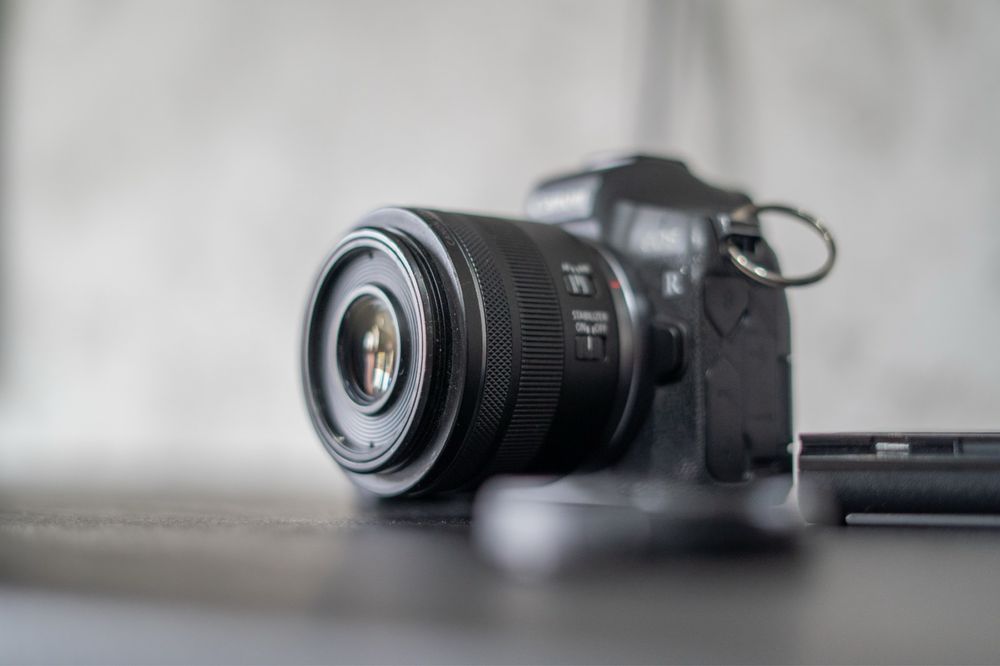 Canon R+ 3 baterii + incatcator
