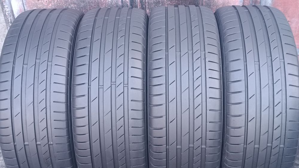 225/50/17 Kumho .