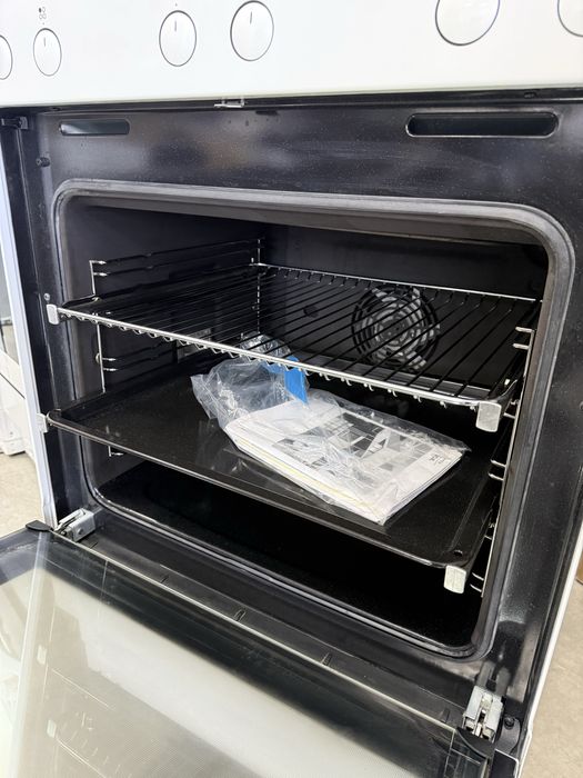 Готварска печка ELECTROLUX VOSS със керамичен плот