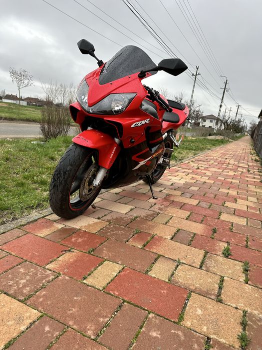 Vand motocicleta Honda CBR F4i model 2000