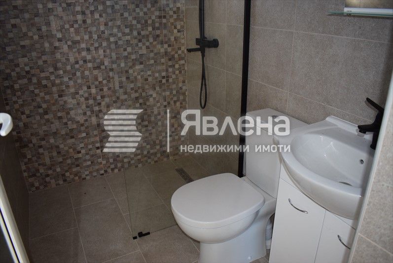 Агенция Явлена продава готова, едноетажна къща с п