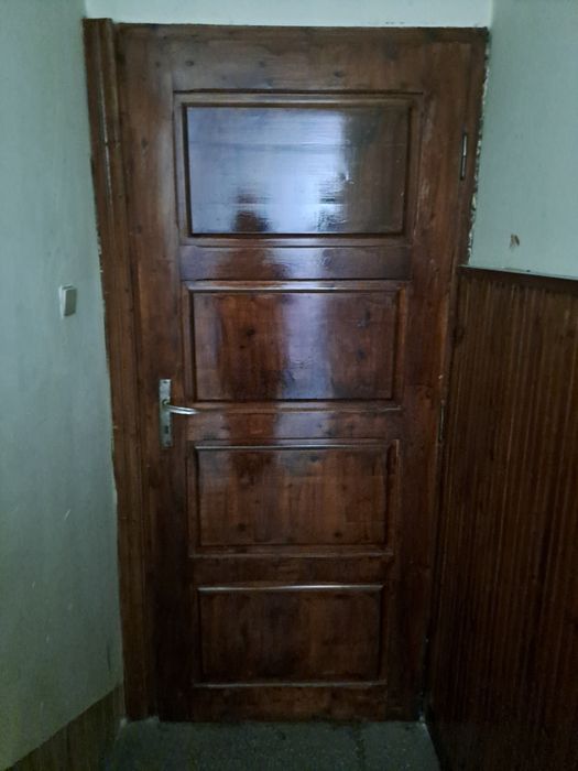 Продавам  четири врати и дограма