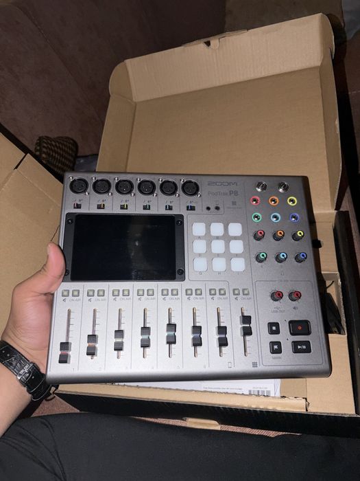 Zoom PodTrak P8 recorder