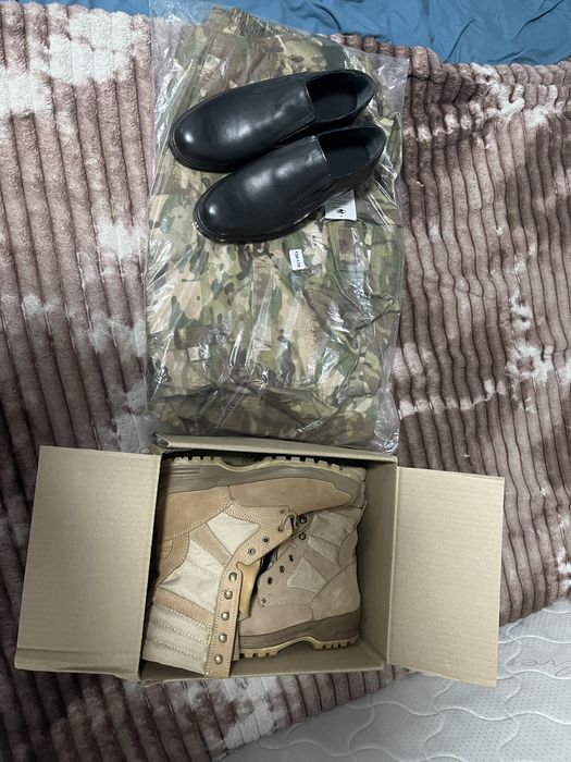 Парадный форма и Перцый жолтыйи форма военный