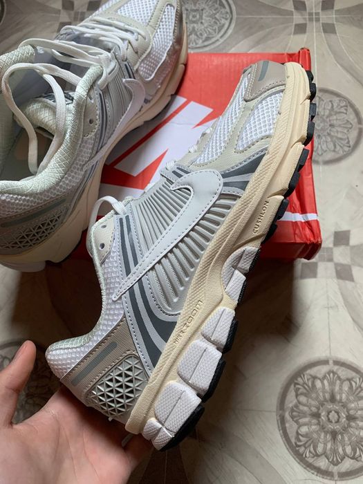 Кроссовки Nike Vomero 5