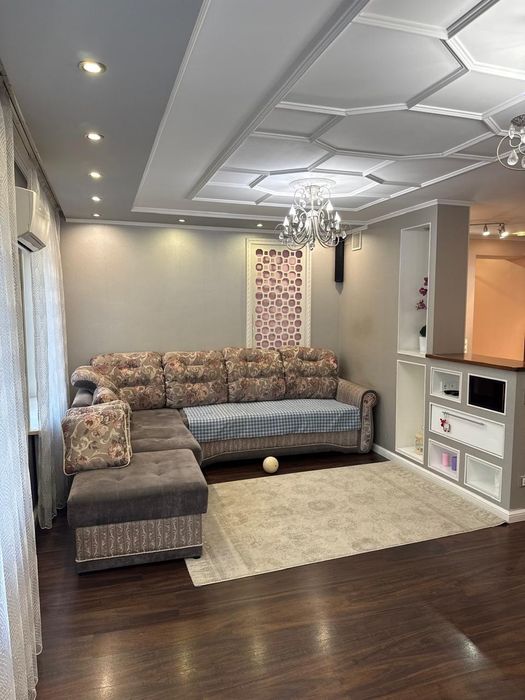 Продам 4х ком квартиру центр 100квм.