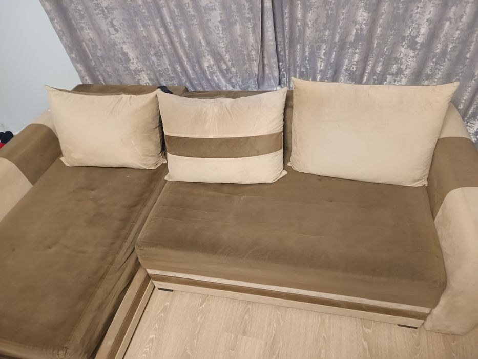 Vând colțar living