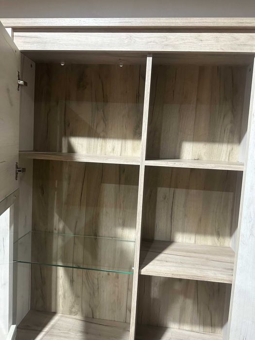 Corp de Biblioteca cu Vitrina; Dulap cu rafturi