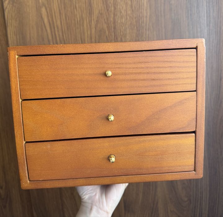 Шкатулка из дерева