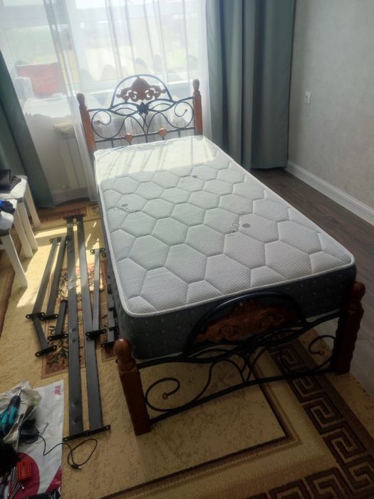 Продам спальную кровать