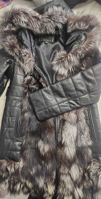 Яке със сребърна лисица ново ръкавите се свалят и става на елек р-р Л