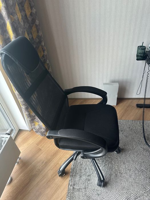 Сетчатое кресло офисное