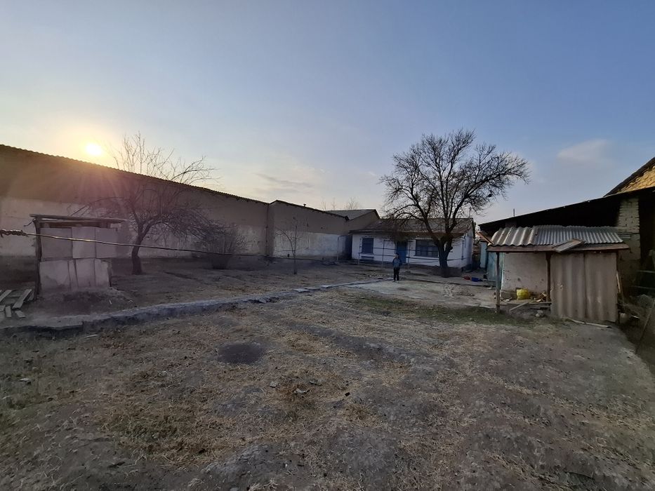 Bulung'ur shahar, Doʻstlik MFY da 8 soʻtixli xovli, 10 ta  xonasi bila