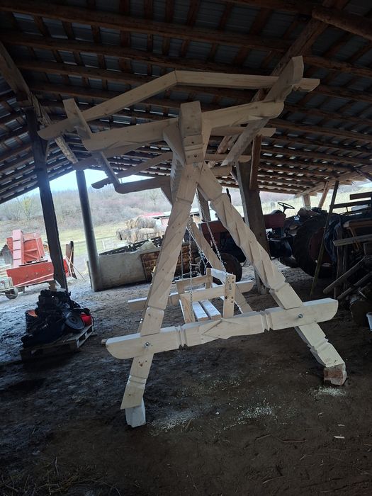 Vând balansoar din lemn masiv