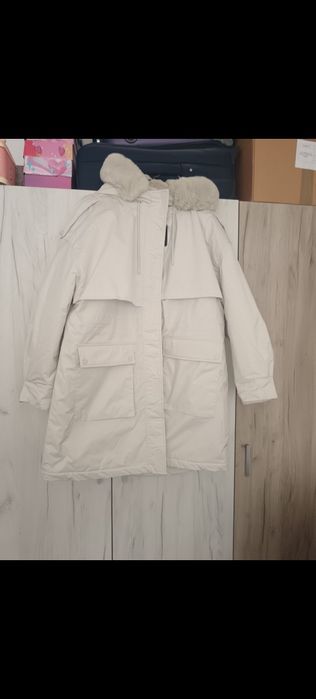 Бяло зимно дълго яке