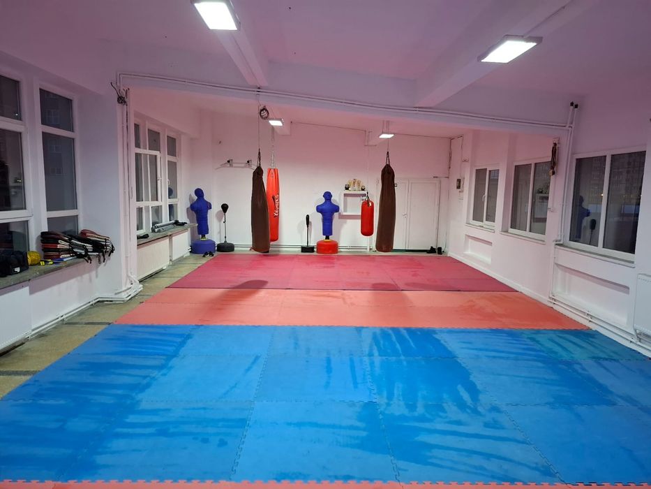 Închiriez Sala de sport și arte martiale