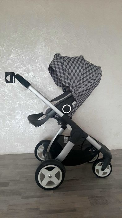 Коляска STOKKE в отличном состоянии,  оригинал