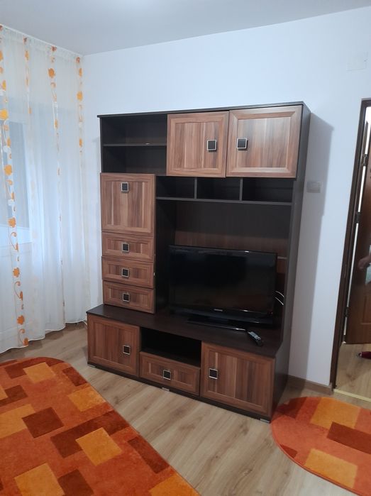 Proprietar, închiriez garsonieră