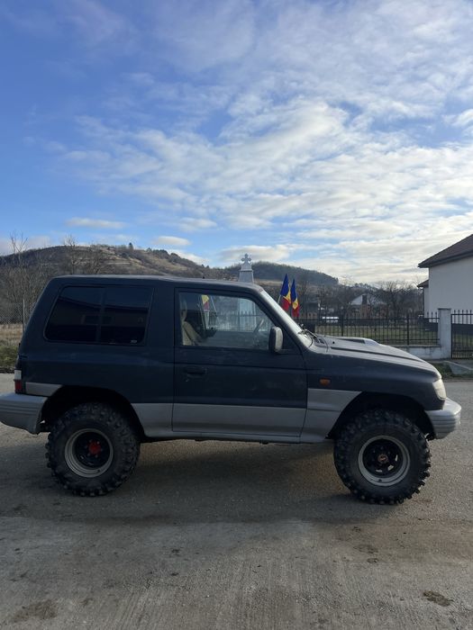 Vand Mitsubishi Pajero, autoutilitară