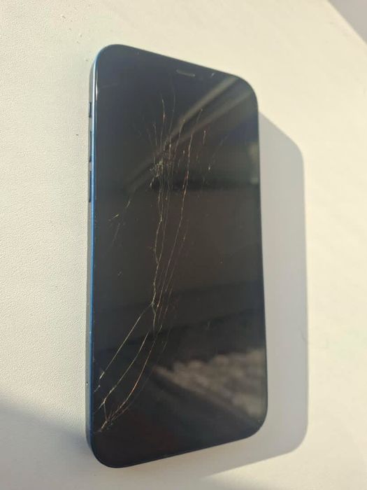 Продам или обменяю IPhone 12 78%акб