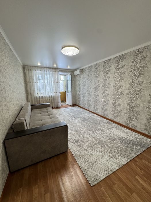 Продам квартиру район кафе весна.