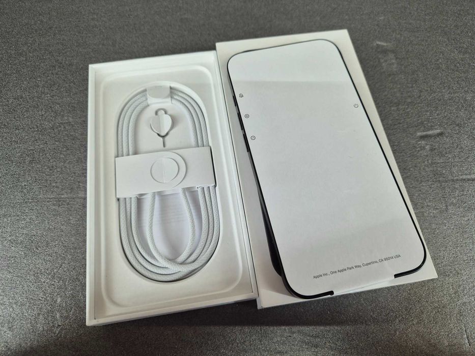 Apple iPhone 17e 256GB Чисто нов! Нестартиран!