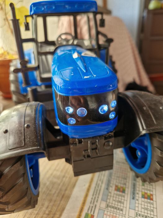 Tractor jucarie interactiv