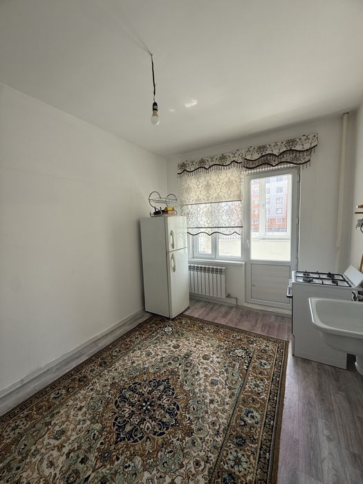 15мкр 1эт 2ком продается