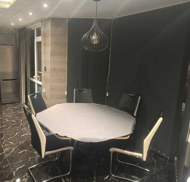 Дава се под наем Тристаен апартамент в Бургас, Меден рудник - зона А - 120 кв.м за 357 € - Снимка #1