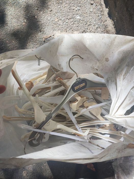 Вешалки плечики  для вещей разные