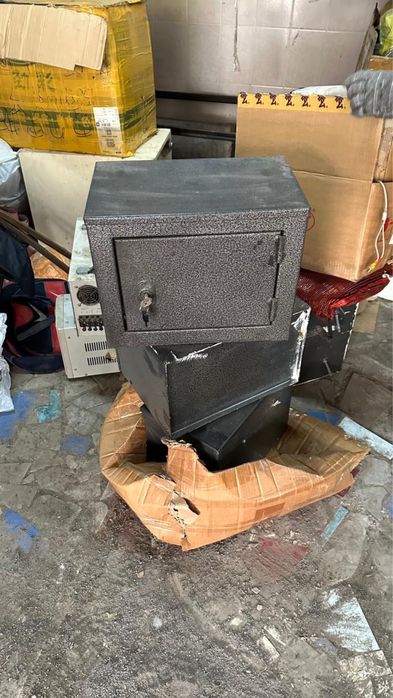 Продам металлические шкаф