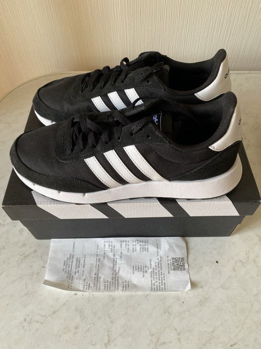 Продам новые кроссовки adidas