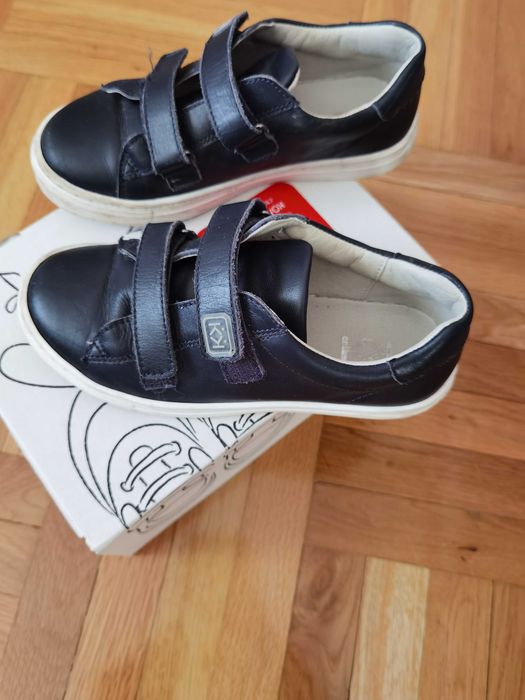 Продавам обувки Колев и Колев в отлично състояние, размер 32.