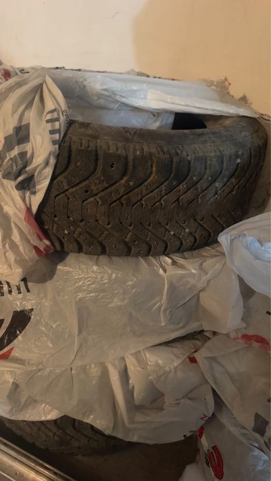 Продам зимние шины 235/60R18