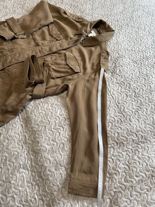Titlu: Jacheta dama H&M bej stil safari marime S cu cordon