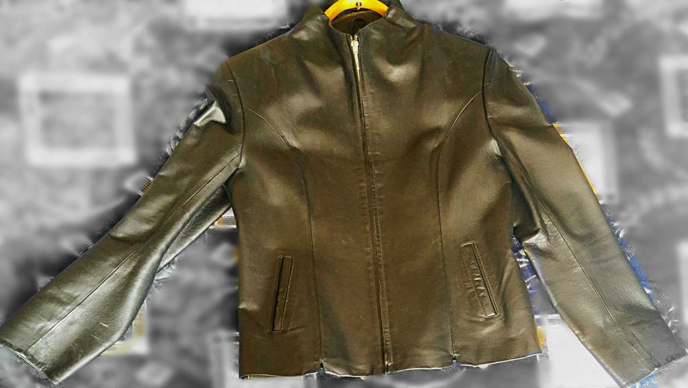 Продаю дублёнку и пиджаки женские.