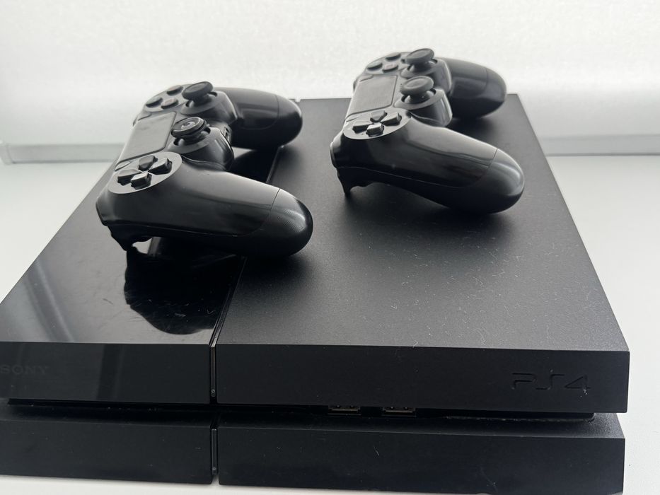 Продаю playstation 4 fat